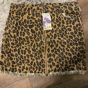 Brand new designer boutique skirt!! Size medium!!